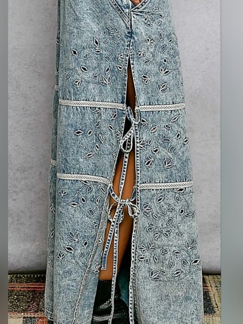 New: POL Boho Light Blue Laser-Cut Patchwork Wide-Leg Jeans•Medium - Picture 7 of 7